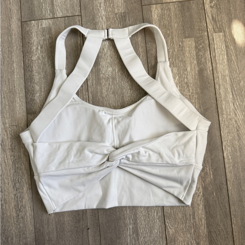 Chic White Twist Back Sports Tank